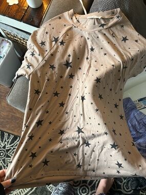 Zenana Outfitters Tan Star Print Short Sleeve Tee